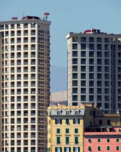 Playing Closely with the Light of Giants