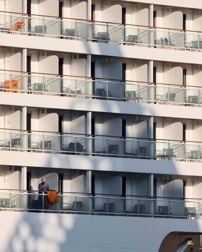 Playing Closely with the Light of Giants