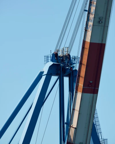 Playing Closely with the Light of Giants