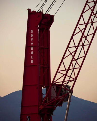 Playing Closely with the Light of Giants