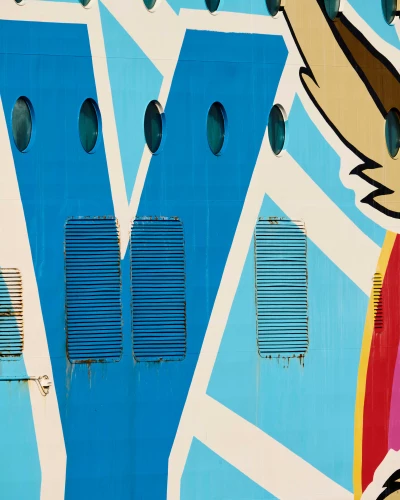 Playing Closely with the Light of Giants