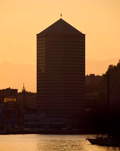 Playing Closely with the Light of Giants