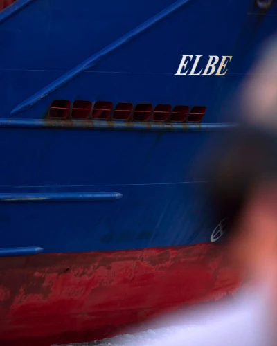 Playing Closely with the Light of Giants