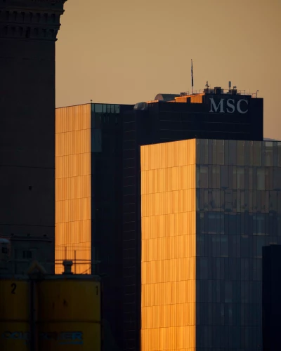 Playing Closely with the Light of Giants