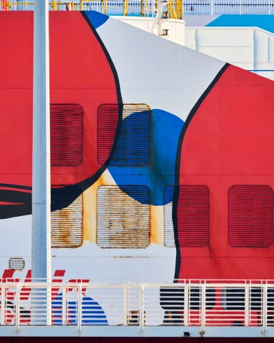 Playing Closely with the Light of Giants