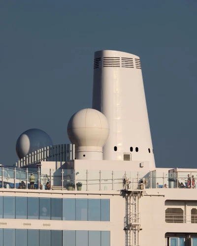 Playing Closely with the Light of Giants