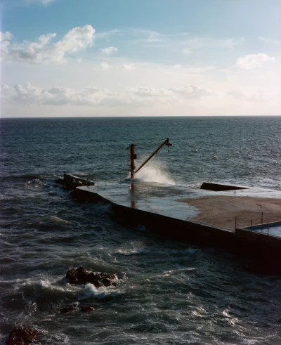 Playing Closely with the Light of Giants